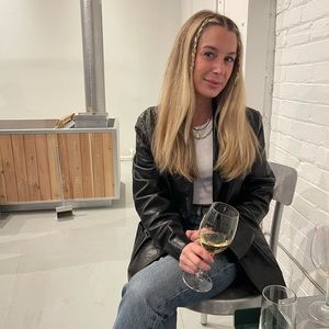 Meet your Posher, Lara